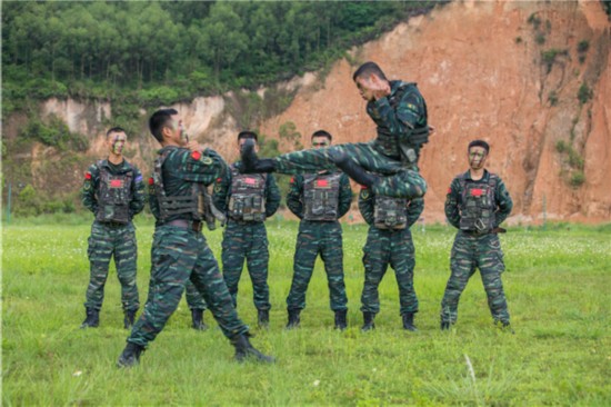 队员|广西来宾：武警特战队员开展实战化训练