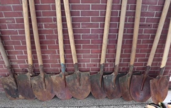 兵哥哥|当小学教室住满抗洪“兵哥哥”,画风突变