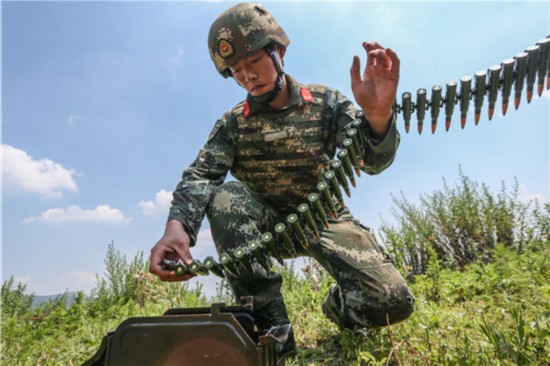 自动榴弹发射器|火力全开！武警云南总队某支队组织多型重火器实弹射击