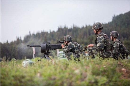 自动榴弹发射器|火力全开！武警云南总队某支队组织多型重火器实弹射击