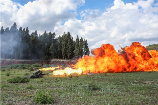 自动榴弹发射器|火力全开！武警云南总队某支队组织多型重火器实弹射击