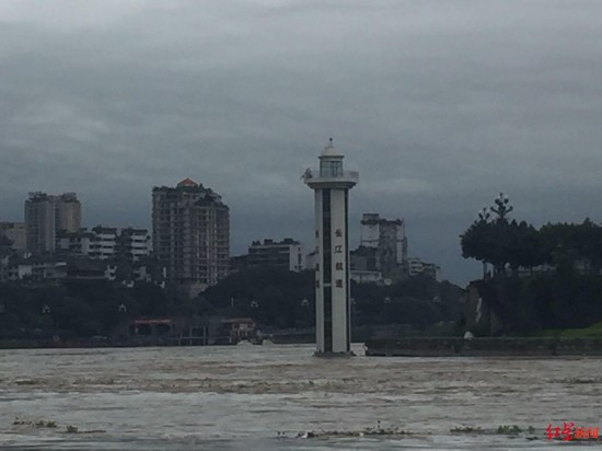 宜宾三江水位猛涨8米