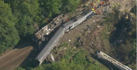 脱轨事故|英国苏格兰火车脱轨事故已致3人死亡6人受伤