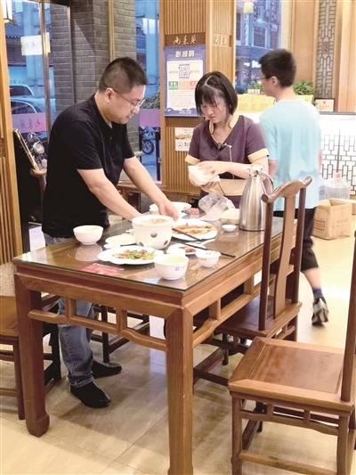 「餐饮行业」徐州餐企放大招 制止餐饮浪费