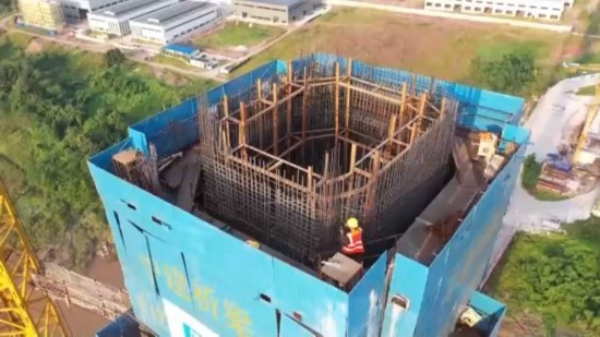 白沙|高温下的坚守丨百米高空洒汗水 推进白沙长江大桥建设