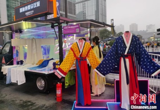 四川成都：4万多年轻人在淘宝上&ldquo;玩汉服&rdquo;