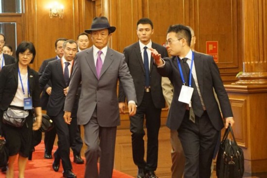 麻生太郎|日媒:多人称安倍看上去非常疲惫 副首相担心其身体“垮掉”