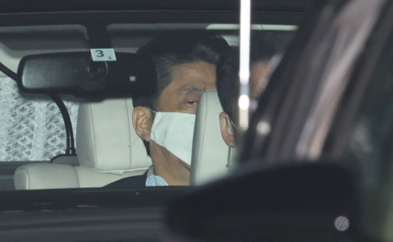 麻生太郎|日媒:多人称安倍看上去非常疲惫 副首相担心其身体“垮掉”