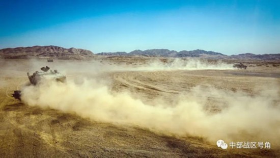 空降兵|空降兵某旅演训：大漠砺兵练硬功