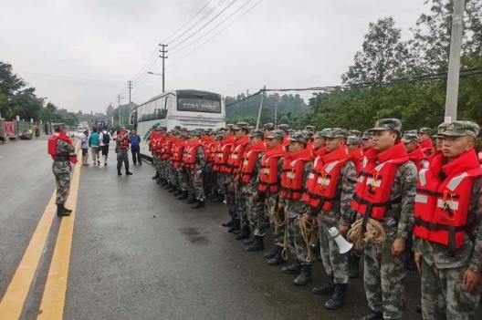 陆军部队|成都双流发生洪涝，西部战区陆军部队出兵救援
