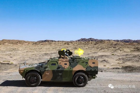 空降兵|空降兵某旅演训：大漠砺兵练硬功