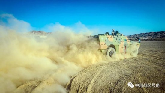 空降兵|空降兵某旅演训：大漠砺兵练硬功