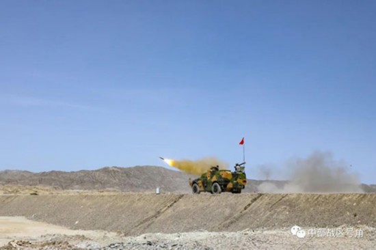 空降兵|空降兵某旅演训：大漠砺兵练硬功