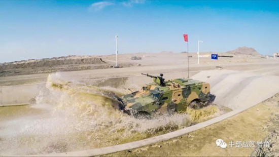 空降兵|空降兵某旅演训：大漠砺兵练硬功