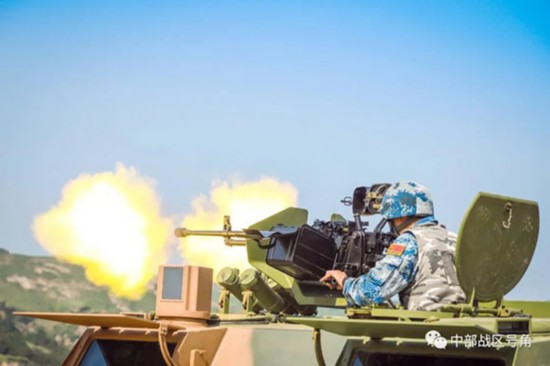 空降兵|空降兵某旅演训：大漠砺兵练硬功