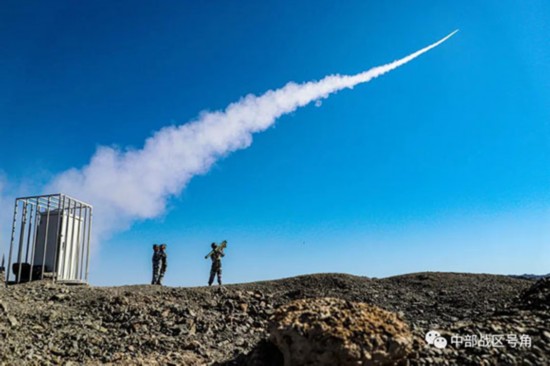 空降兵|空降兵某旅演训：大漠砺兵练硬功