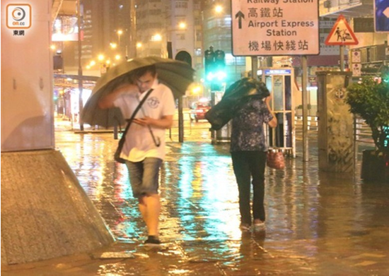  旺角区滂沱大雨