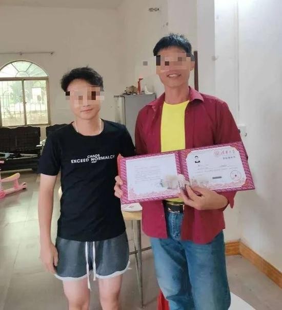 录取通知书|媒体:那个伪造清华录取通知书的孩子 不应被如此消费