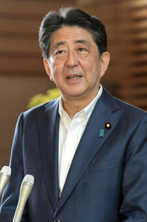 24日下午,安倍回答记者提问(每日新闻)