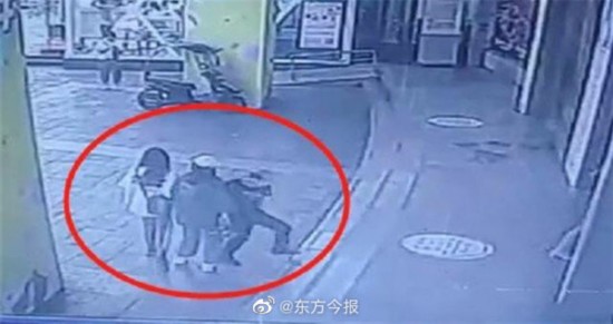 胡师君|被刑拘男同学父亲痛哭发声：担心儿子前途，后悔没答应赔偿