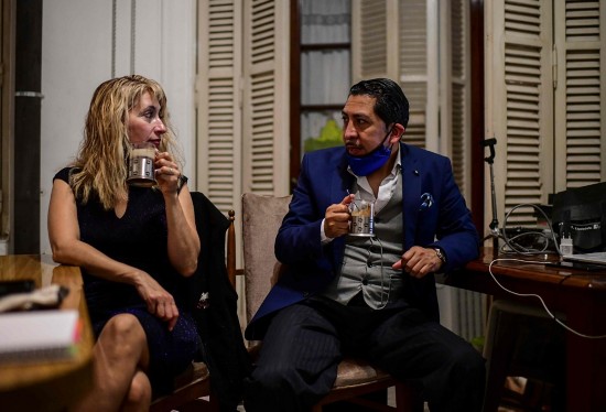 排练|世界探戈锦标赛在即 舞者戴口罩排练