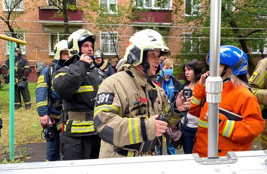 莫斯科|莫斯科西部一居民楼燃气爆炸起火 救援工作仍在进行