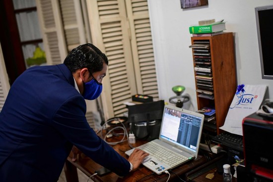 排练|世界探戈锦标赛在即 舞者戴口罩排练