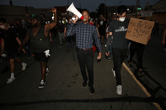 马赛鱼汤|美国遭警察枪击黑人重伤瘫痪 威斯康星州抗议活动愈演愈烈