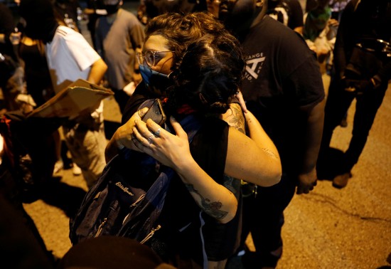 马赛鱼汤|美国遭警察枪击黑人重伤瘫痪 威斯康星州抗议活动愈演愈烈