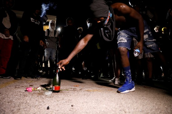 马赛鱼汤|美国遭警察枪击黑人重伤瘫痪 威斯康星州抗议活动愈演愈烈