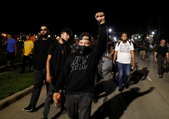 马赛鱼汤|美国遭警察枪击黑人重伤瘫痪 威斯康星州抗议活动愈演愈烈