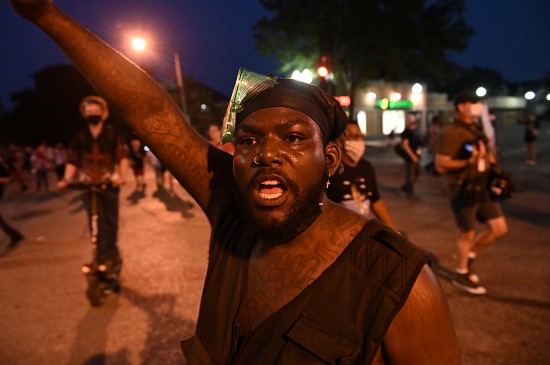 马赛鱼汤|美国遭警察枪击黑人重伤瘫痪 威斯康星州抗议活动愈演愈烈