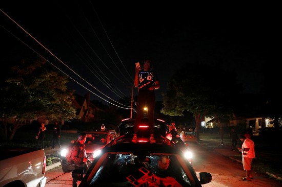 马赛鱼汤|美国遭警察枪击黑人重伤瘫痪 威斯康星州抗议活动愈演愈烈