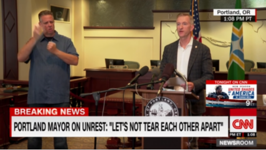 特朗普|完全放开了！波特兰市长一口气痛骂特朗普：“是你制造了仇恨！”