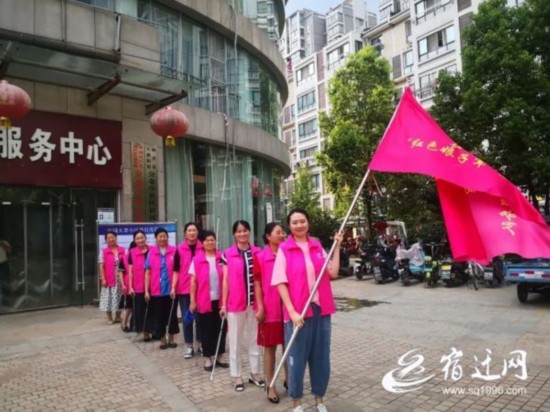 (全媒体)“红色娘子军”服务队让社区更美(988174)-20200831081621