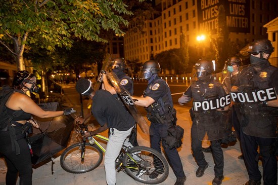 华盛顿邮报|华盛顿市长:美国领导层持续煽动暴力 国家恐陷入种族战争