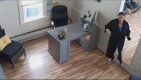 戴口罩|被拍摄到没有戴口罩？佩洛西：我被陷害了！