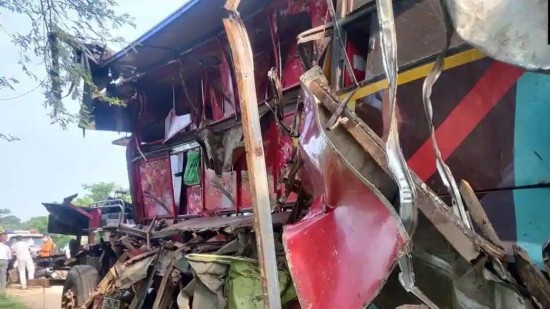 死亡|印度一巴士与卡车相撞，7人死亡