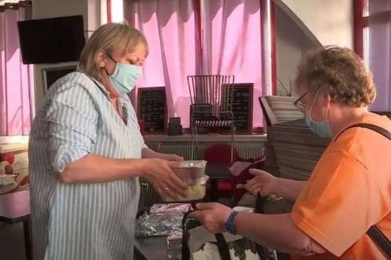 打包|这个吃货大国正拼两件事：吃不完打包、卖不掉别扔