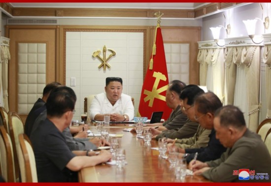 金正恩|台风致朝鲜1000多户房屋被毁 金正恩实地考察灾区