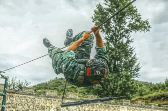 特战|燕山山麓，70余名特战尖兵上演“巅峰对决”