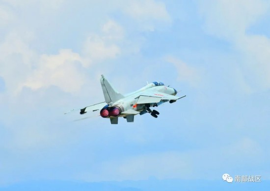 训练|多图｜南部战区海军航空兵开展多型武器实弹攻击训练