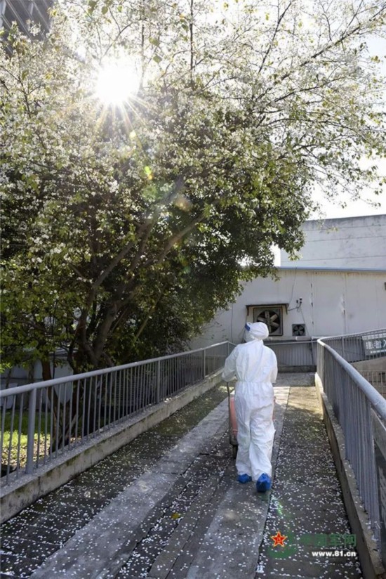 战区|3个月，20张图，记录白衣战士“战疫”温暖瞬间