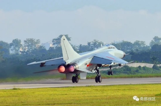 训练|多图｜南部战区海军航空兵开展多型武器实弹攻击训练