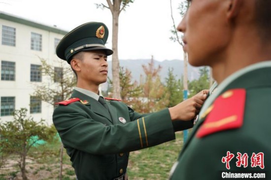 师生情|武警军营里特殊的“师生情”
