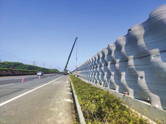 　　绕城高速3D 打印声屏障　　苏州绕城高速公司供图
