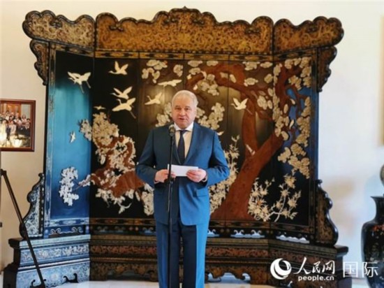 杰尼索夫大使致辞。杨倩摄