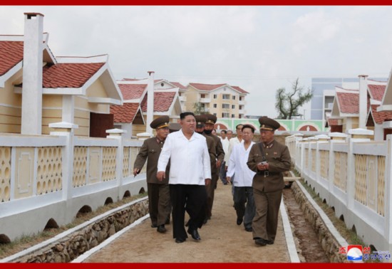 金正恩|金正恩视察朝鲜黄海北道灾后重建区