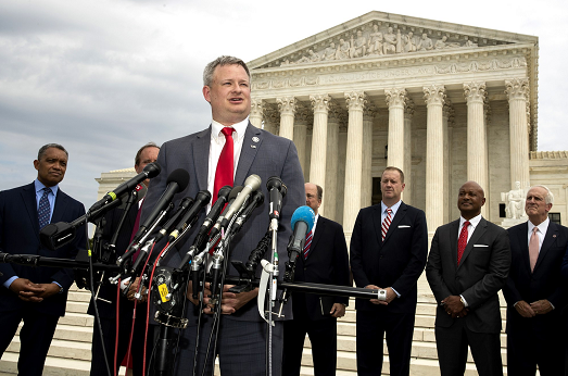 司法部长|美一司法部长报假警称撞上鹿 行人遗体第2天才被发现