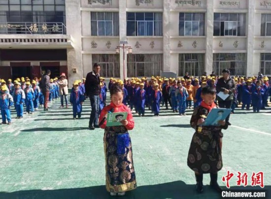 图为学生开展素质拓展活动。 尼玛江热乡中心小学供图 摄